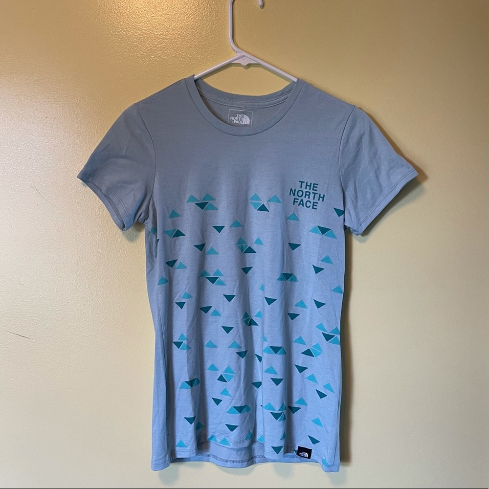 Women’s North Face tee